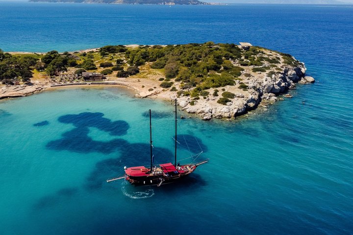 Croisière Athènes : Agistri, Moni/Metopi, Égine avec déjeuner et boissons | wizardtrip
