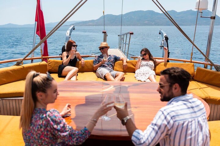Cruzeiro de iate de luxo em Atenas visitando as ilhas de Agistri, Moni e Egina com natação e almoço, foto 9 | wizardtrip