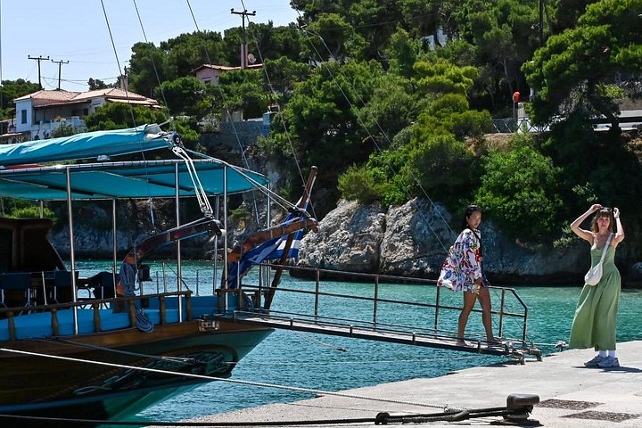 Cruzeiro de iate de luxo em Atenas visitando as ilhas de Agistri, Moni e Egina com natação e almoço, foto 10 | wizardtrip
