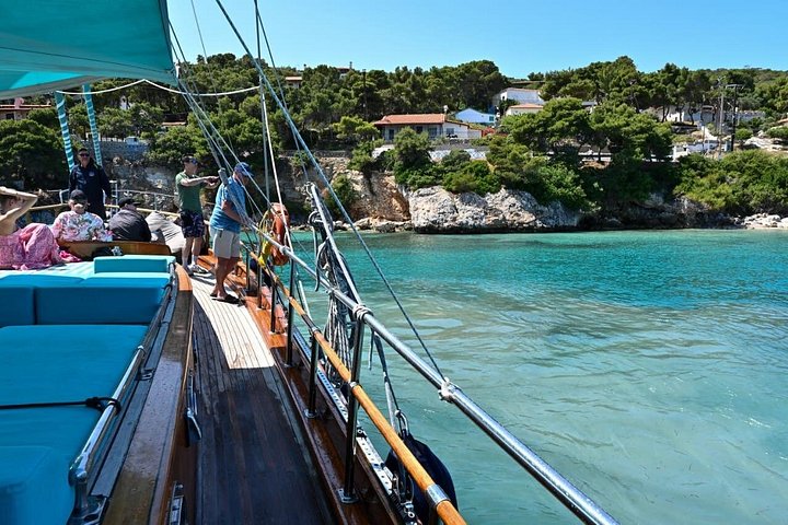 Cruzeiro de iate de luxo em Atenas visitando as ilhas de Agistri, Moni e Egina com natação e almoço, foto 13 | wizardtrip