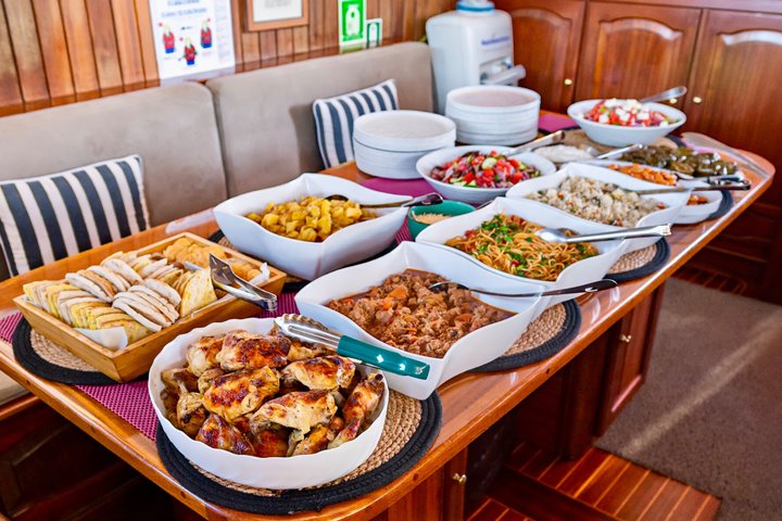 Cruzeiro de iate de luxo em Atenas visitando as ilhas de Agistri, Moni e Egina com natação e almoço, foto 14 | wizardtrip