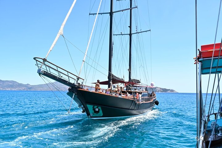 Cruzeiro de iate de luxo em Atenas visitando as ilhas de Agistri, Moni e Egina com natação e almoço, foto 16 | wizardtrip