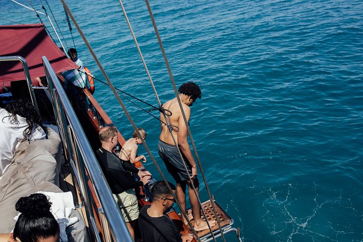 Cruzeiro de iate de luxo em Atenas visitando as ilhas de Agistri, Moni e Egina com natação e almoço, foto 22 | wizardtrip