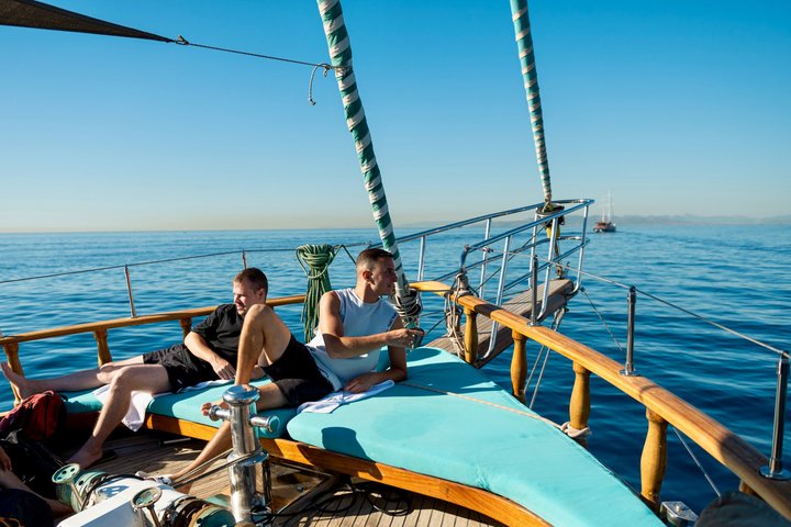 Cruzeiro de iate de luxo em Atenas visitando as ilhas de Agistri, Moni e Egina com natação e almoço, foto 29 | wizardtrip