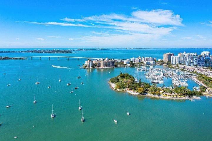 Experimente as vias navegáveis de Sarasota num emocionante passeio de catamarã CraigCat, explorando Lido Key e Bird Key, foto 6 | wizardtrip