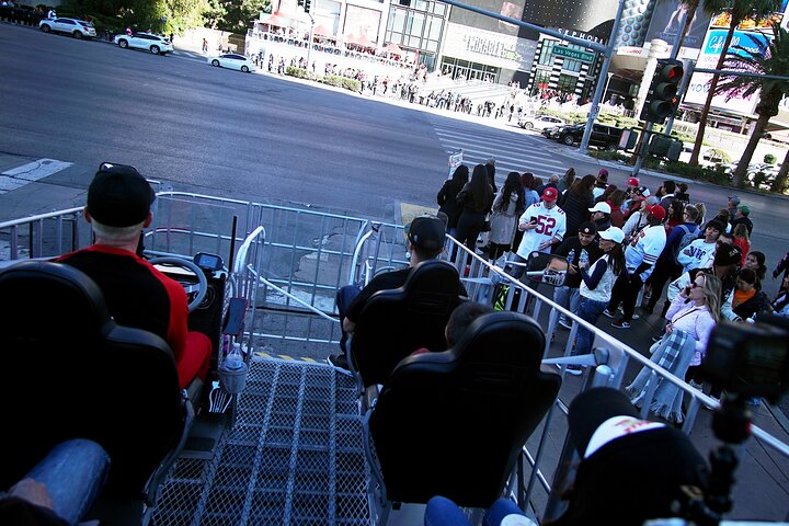 Ride a giant motorized shopping cart limo down the Las Vegas Strip, passing famous landmarks, photo 7 | wizardtrip