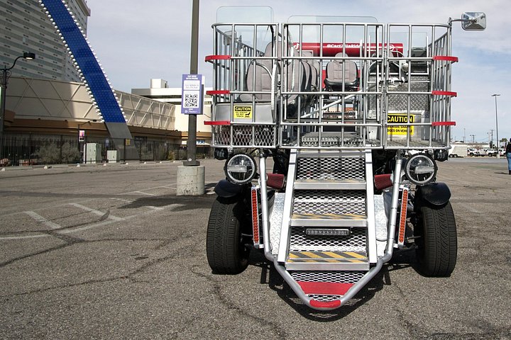 Ride a giant motorized shopping cart limo down the Las Vegas Strip, passing famous landmarks, photo 13 | wizardtrip