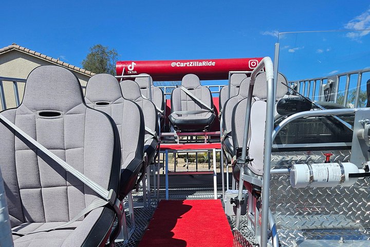 Ride a giant motorized shopping cart limo down the Las Vegas Strip, passing famous landmarks, photo 15 | wizardtrip