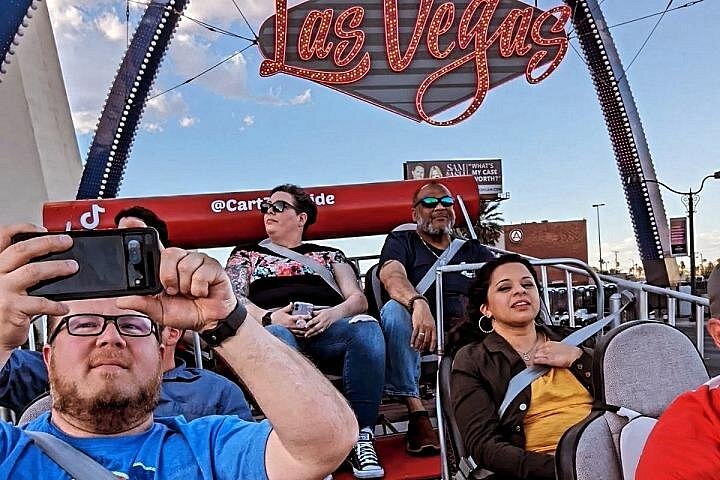 Ride a giant motorized shopping cart limo down the Las Vegas Strip, passing famous landmarks, photo 17 | wizardtrip