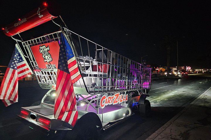 Ride a giant motorized shopping cart limo down the Las Vegas Strip, passing famous landmarks, photo 18 | wizardtrip