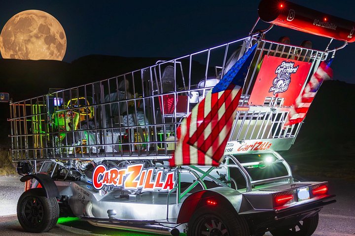 Ride a giant motorized shopping cart limo down the Las Vegas Strip, passing famous landmarks, photo 19 | wizardtrip
