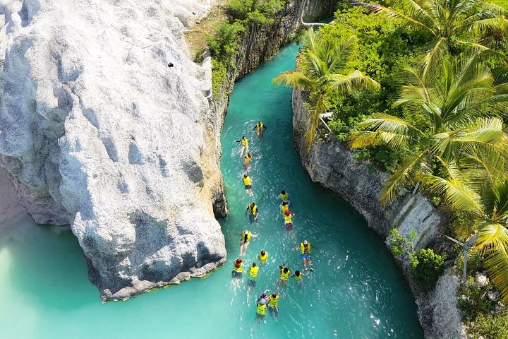 Een levendig waterpark met glijbanen, een cenote en weelderige tropische omgeving in Punta Cana, foto 16 | wizardtrip