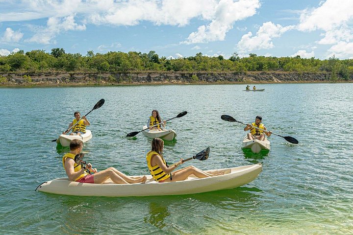 Een levendig waterpark met glijbanen, een cenote en weelderige tropische omgeving in Punta Cana, foto 18 | wizardtrip