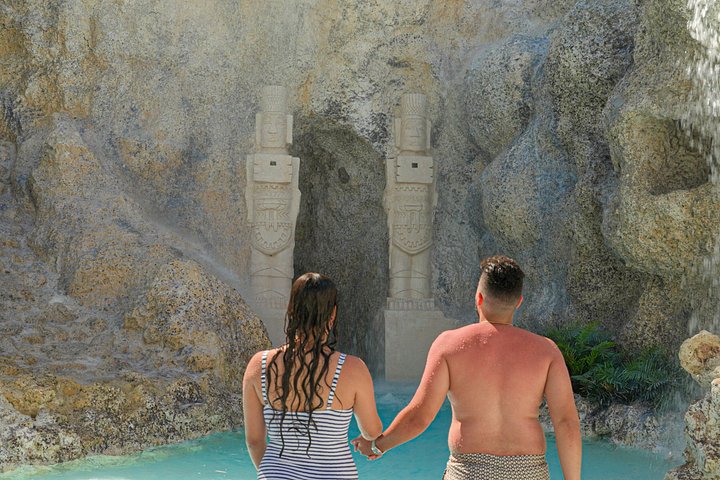 Een levendig waterpark met glijbanen, een cenote en weelderige tropische omgeving in Punta Cana, foto 25 | wizardtrip