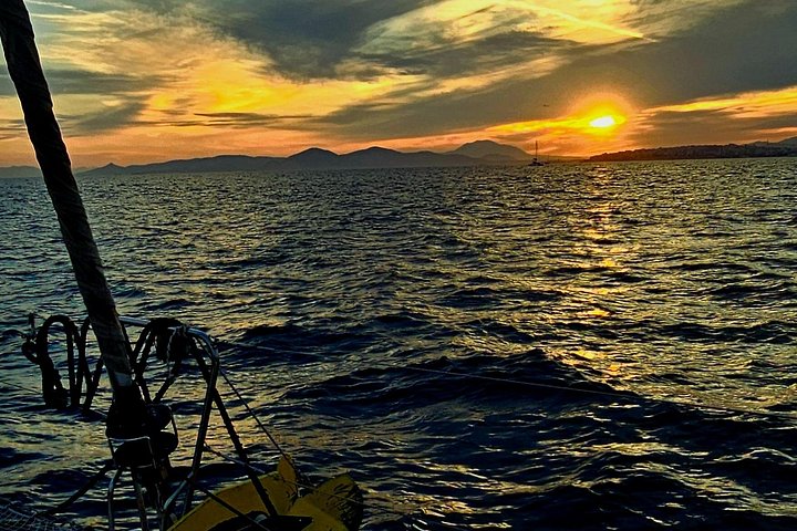 Katamarantur langs den athenske rivieraen, med bading, bespisning og naturskjønn utsikt, foto 49 | wizardtrip