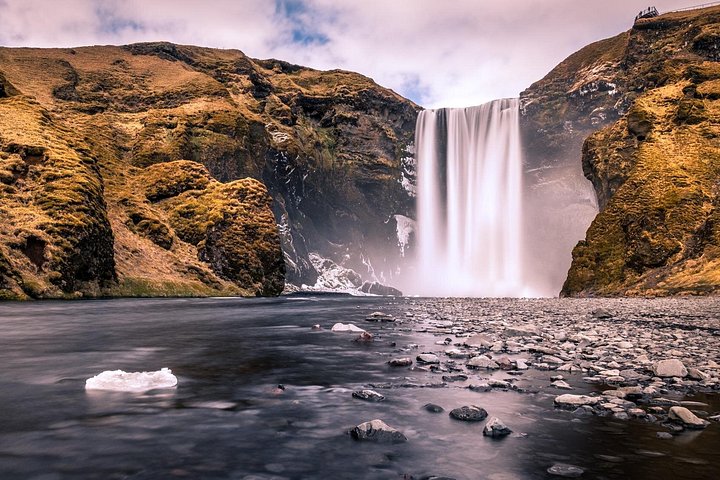 Scenic views of Iceland's South Coast waterfalls, black sand beaches, and glaciers, photo 15 | wizardtrip