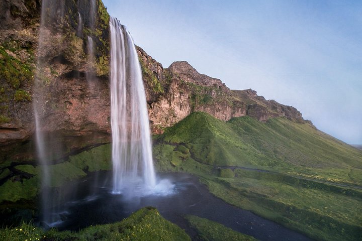 Scenic views of Iceland's South Coast waterfalls, black sand beaches, and glaciers, photo 18 | wizardtrip