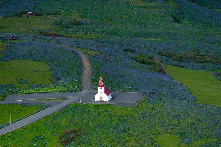 Scenic views of Iceland's South Coast waterfalls, black sand beaches, and glaciers, photo 20 | wizardtrip