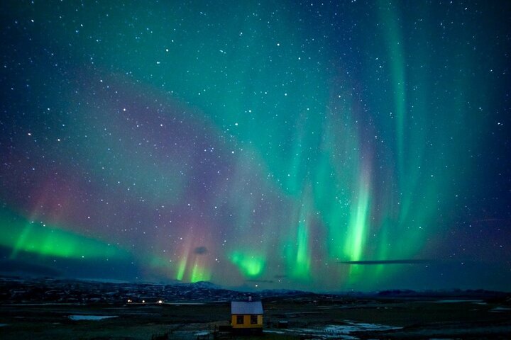 Nordlystur i lille gruppe i Reykjavik, Island, med varm chokolade og professionelle fotos, foto 10 | wizardtrip