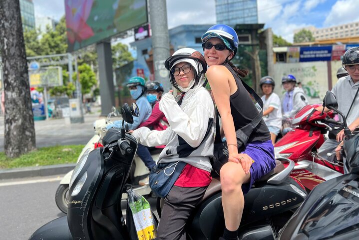 Oplev autentisk Saigon street food og udforsk skjulte gyder på en motorcykeltur, foto 7 | wizardtrip