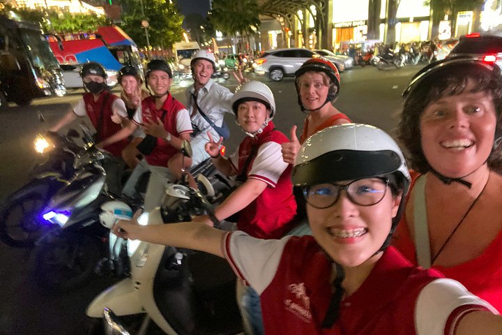 Oplev autentisk Saigon street food og udforsk skjulte gyder på en motorcykeltur, foto 36 | wizardtrip
