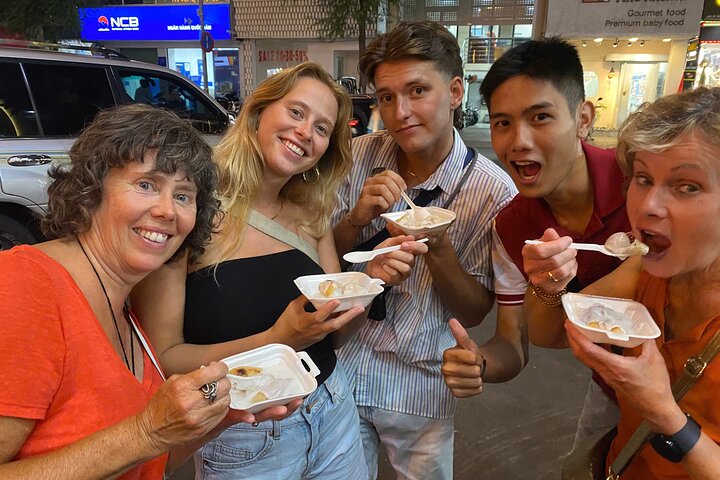 Oplev autentisk Saigon street food og udforsk skjulte gyder på en motorcykeltur, foto 37 | wizardtrip