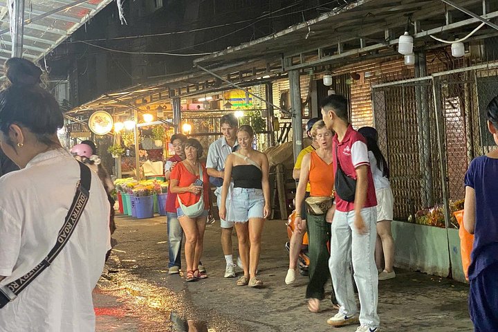 Oplev autentisk Saigon street food og udforsk skjulte gyder på en motorcykeltur, foto 38 | wizardtrip