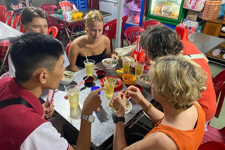 Oplev autentisk Saigon street food og udforsk skjulte gyder på en motorcykeltur, foto 40 | wizardtrip