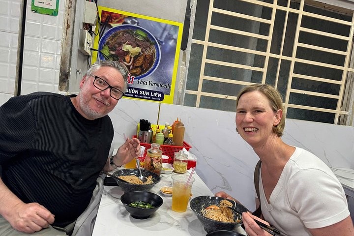 Oplev autentisk Saigon street food og udforsk skjulte gyder på en motorcykeltur, foto 45 | wizardtrip