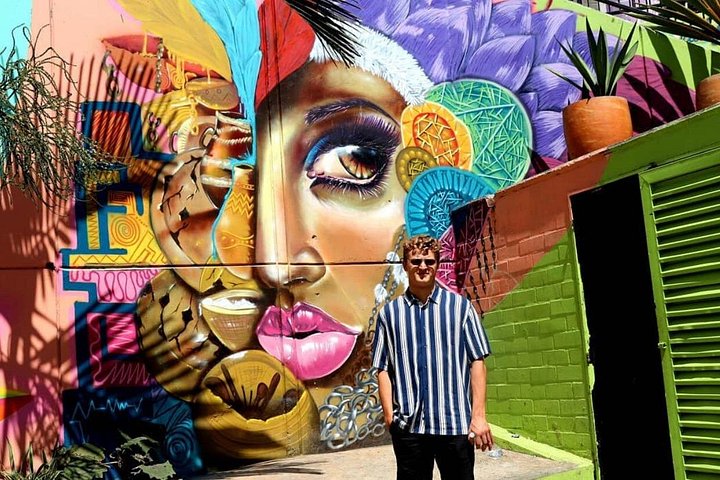 Une visite guidée explorant l'art de rue vibrant, l'histoire et la transformation de la Comuna 13 à Medellín, photo 7 | wizardtrip