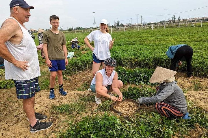 Recorriendo la exuberante campiña de Hoi An en bicicleta, experimentando barcos cesta y disfrutando de una clase de cocina, foto 19 | wizardtrip