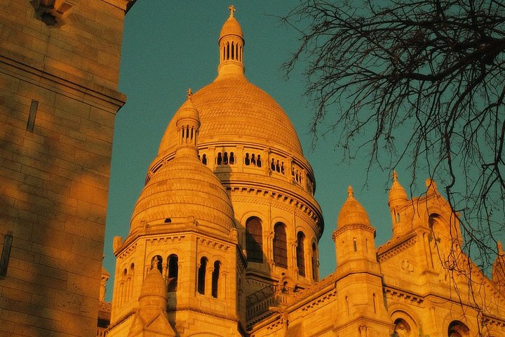 A guided walking tour through the artistic and historic Montmartre neighborhood in Paris, France, photo 6 | wizardtrip