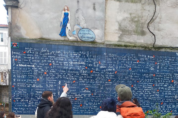 A guided walking tour through the artistic and historic Montmartre neighborhood in Paris, France, photo 10 | wizardtrip