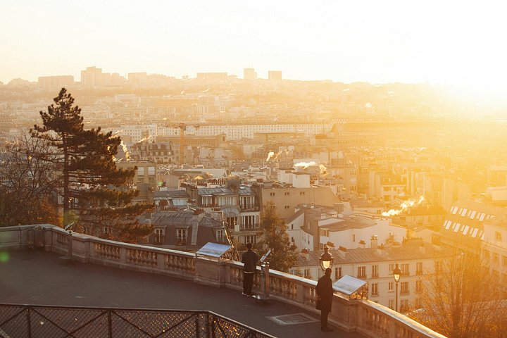 A guided walking tour through the artistic and historic Montmartre neighborhood in Paris, France, photo 12 | wizardtrip