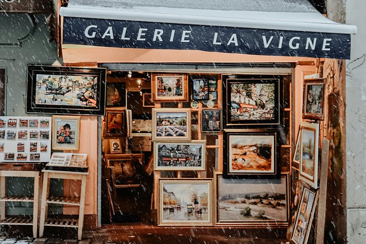 A guided walking tour through the artistic and historic Montmartre neighborhood in Paris, France, photo 13 | wizardtrip
