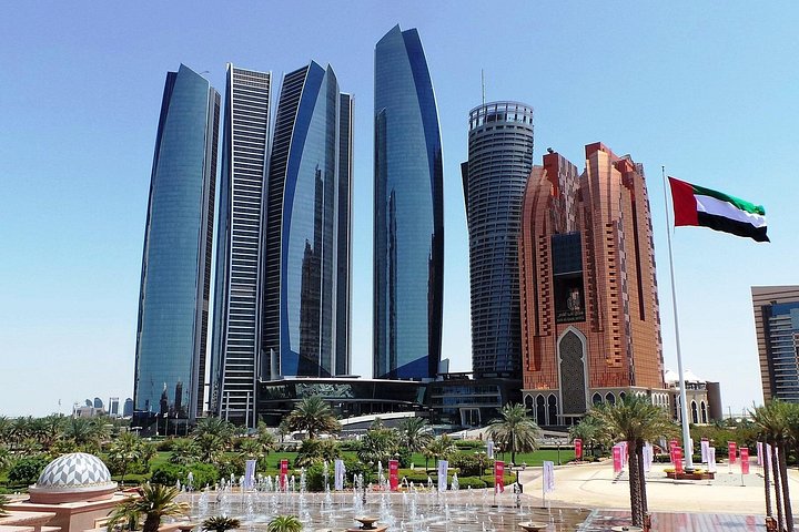 Excursion privée explorant les monuments d'Abou Dabi comme la Grande Mosquée Sheikh Zayed et l'Emirates Palace depuis Dubaï, photo 6 | wizardtrip