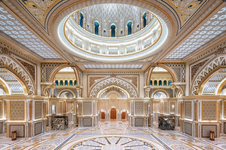 Excursion privée explorant les monuments d'Abou Dabi comme la Grande Mosquée Sheikh Zayed et l'Emirates Palace depuis Dubaï, photo 8 | wizardtrip