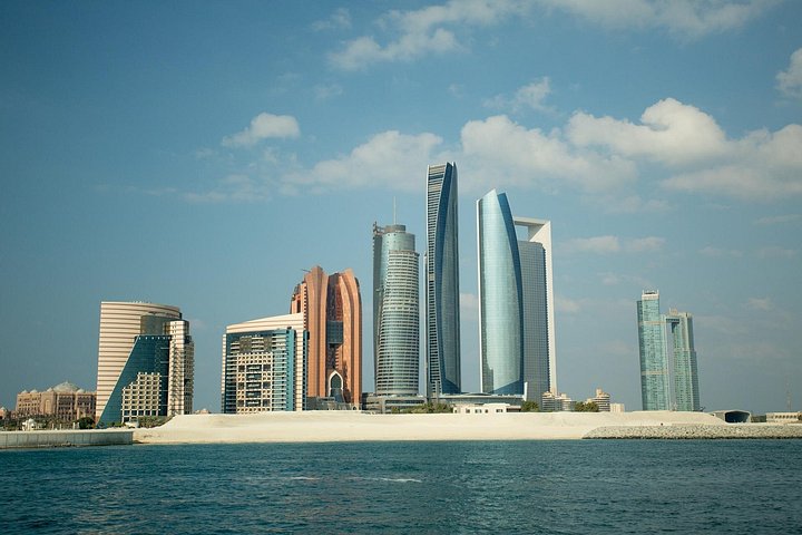 Excursion privée explorant les monuments d'Abou Dabi comme la Grande Mosquée Sheikh Zayed et l'Emirates Palace depuis Dubaï, photo 13 | wizardtrip
