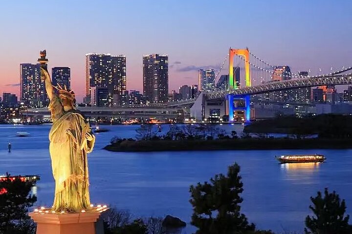 Traditional Japanese Yakatabune houseboat cruise in Tokyo Bay with city skyline views, photo 15 | wizardtrip