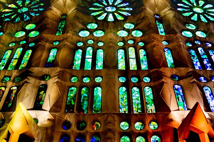 Guided tour of the iconic Sagrada Familia basilica in Barcelona, with optional sailing, photo 8 | wizardtrip