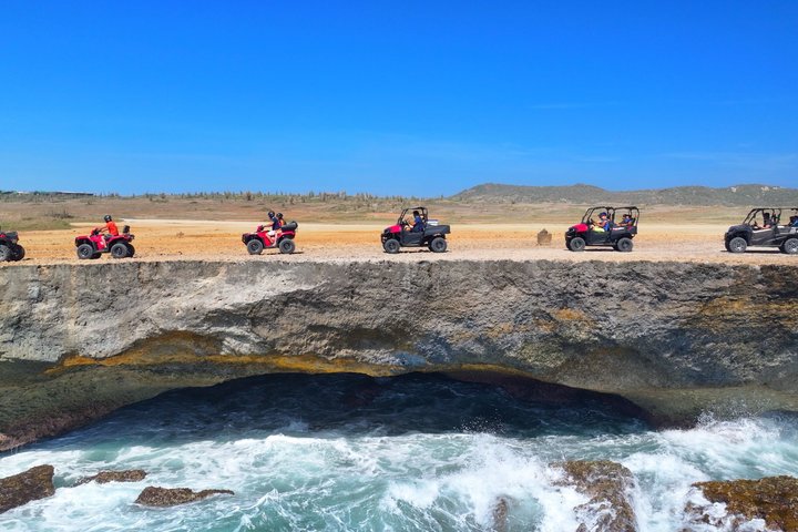 Experimente uma emocionante aventura de UTV e ATV explorando os marcos naturais únicos e as costas de Aruba, foto 2 | wizardtrip