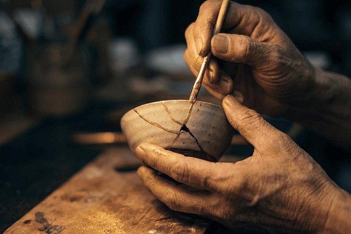 Praktisk Kintsugi-workshop i Kyoto, Japan, der reparerer keramik med guld, foto 6 | wizardtrip