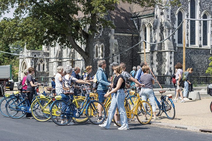 En guidet cykeltur, der udforsker Københavns ikoniske vartegn og charmerende gader, foto 11 | wizardtrip