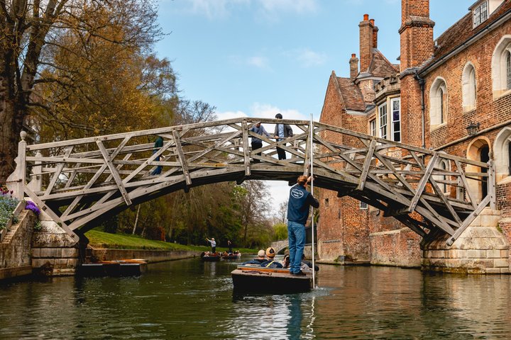 Een begeleide punttour op de rivier de Cam in Cambridge, met historische college-architectuur, foto 7 | wizardtrip