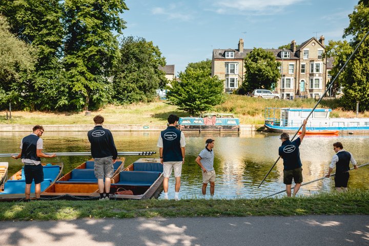 Een begeleide punttour op de rivier de Cam in Cambridge, met historische college-architectuur, foto 12 | wizardtrip