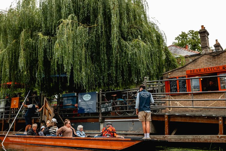 Een begeleide punttour op de rivier de Cam in Cambridge, met historische college-architectuur, foto 14 | wizardtrip