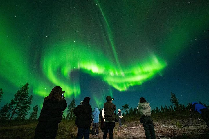 ロヴァニエミでオーロラを専門ガイドとカメラマンと共に追いかけ、忘れられない体験を、写真13 | wizardtrip