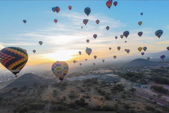 Vol en montgolfière avec petit-déjeuner dans une grotte naturelle et transport depuis Mexico | wizardtrip