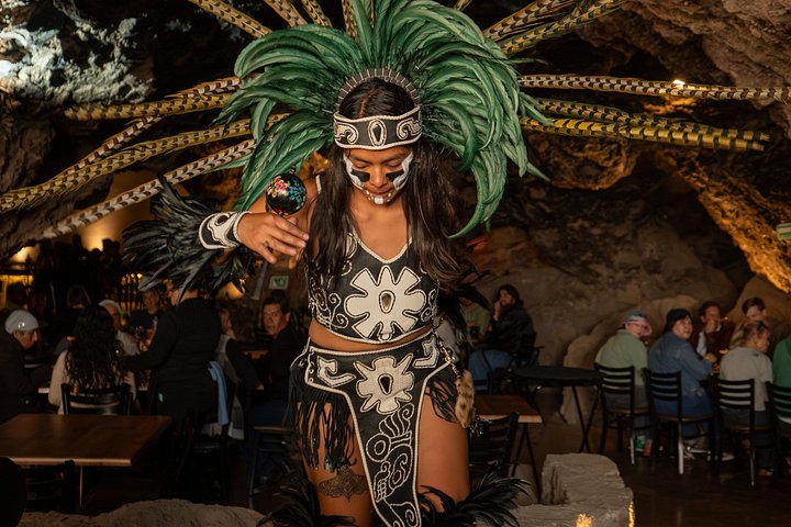 Vol en montgolfière au-dessus des pyramides de Teotihuacán avec petit-déjeuner dans une grotte et visite culturelle depuis Mexico, photo 7 | wizardtrip