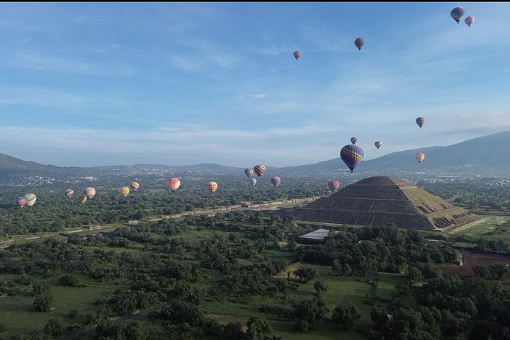 Vol en montgolfière au-dessus des pyramides de Teotihuacán avec petit-déjeuner dans une grotte et visite culturelle depuis Mexico, photo 18 | wizardtrip